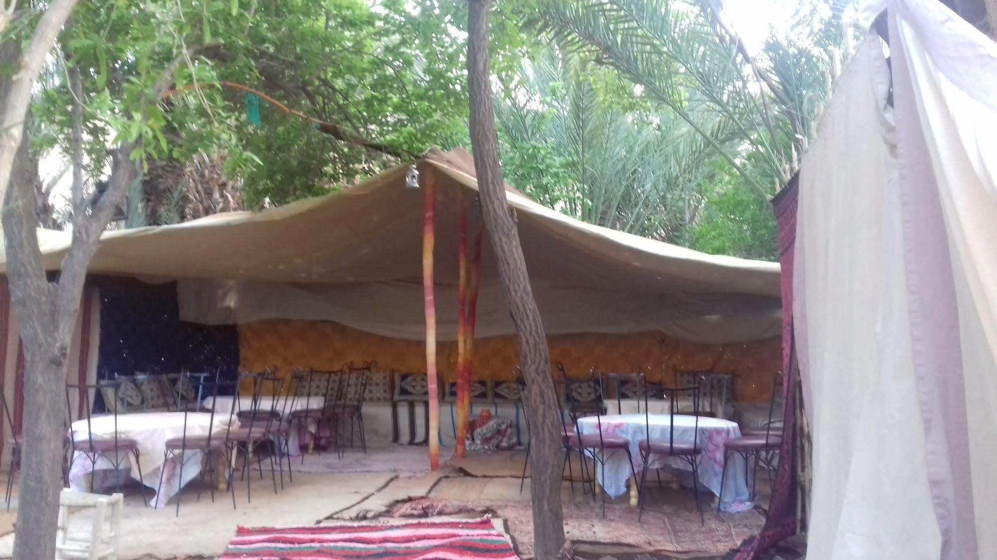 Auberge Restaurant Tissili " Oasis De Fint" ภายนอก รูปภาพ